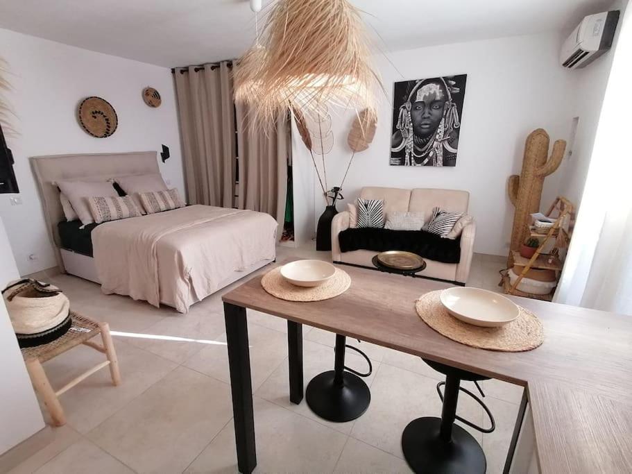 Superbe Studio Ethnique Apartment Hyères Exterior foto